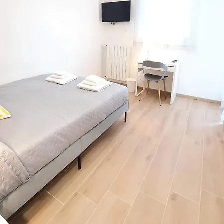 Casa de hóspedes Blue Sky Rooftop - Policlinico 3*